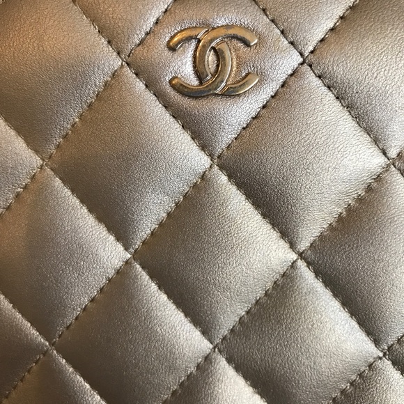 🌻4xHP!🌻 Auth. Chanel Gold Quilted Zip Wallet - Picture 12 of 16